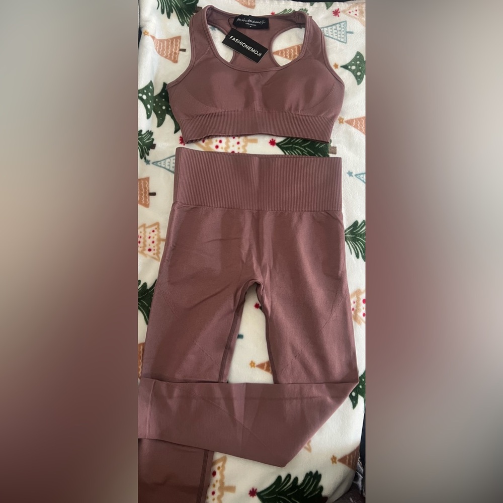 NWT women’s 2 piece active wear set-medium
